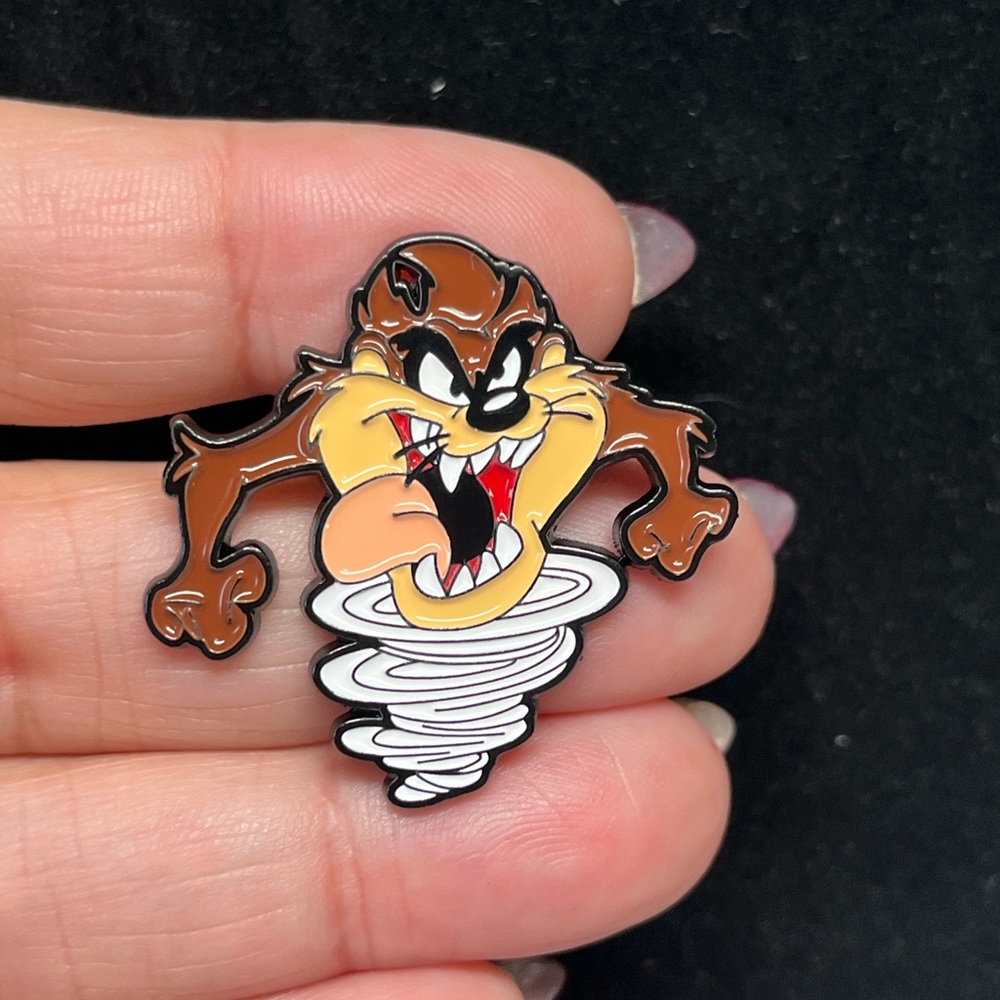 Taz-tazmanian devil-Looney tubes TV cartoon series pin/brooch-lapel